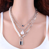 Barouqe Pearl Necklace