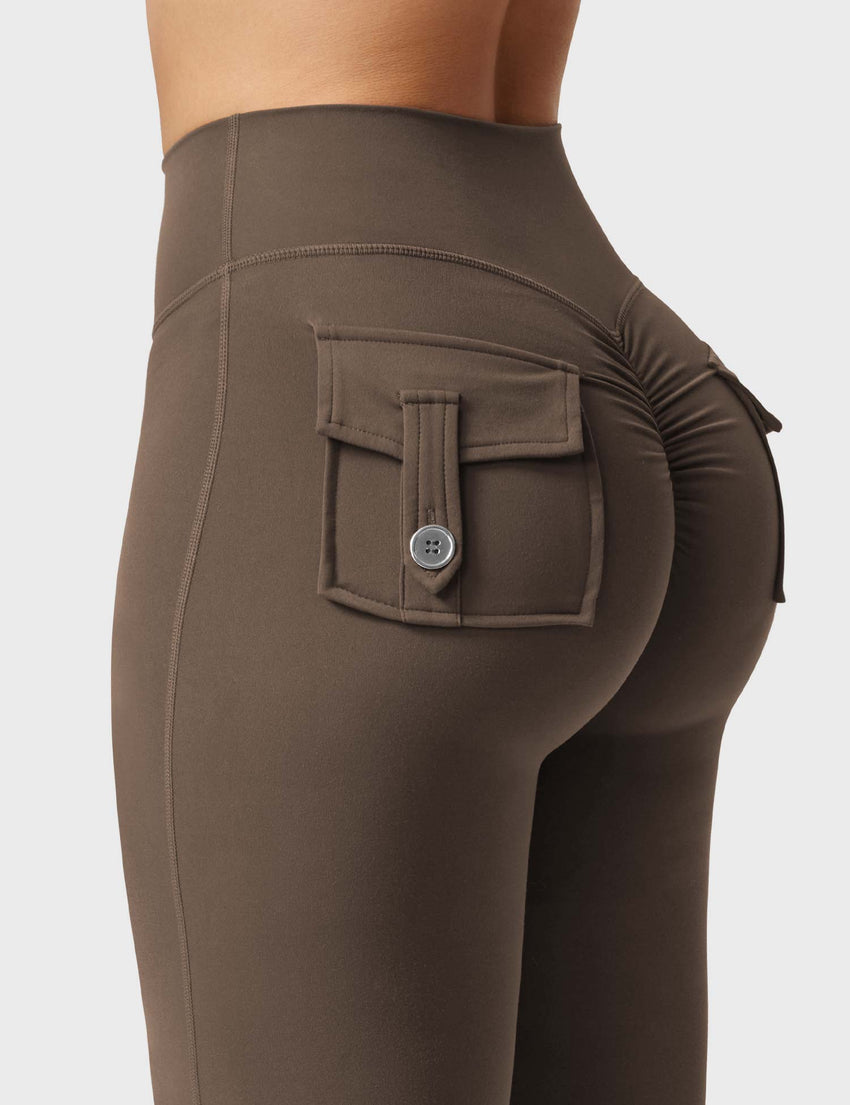 Un dos froncé à poches